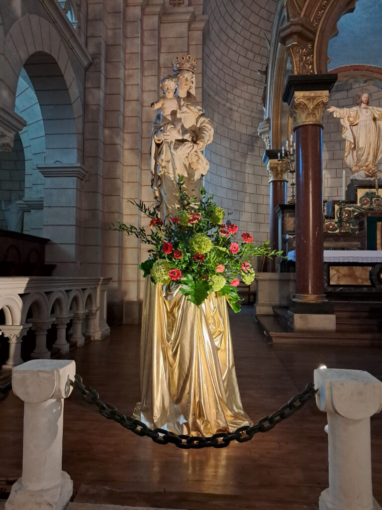 Tinténiac - statue Vierge Marie